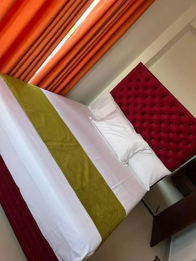 Aeonsky 7 Negombo Browns Beach Apartment