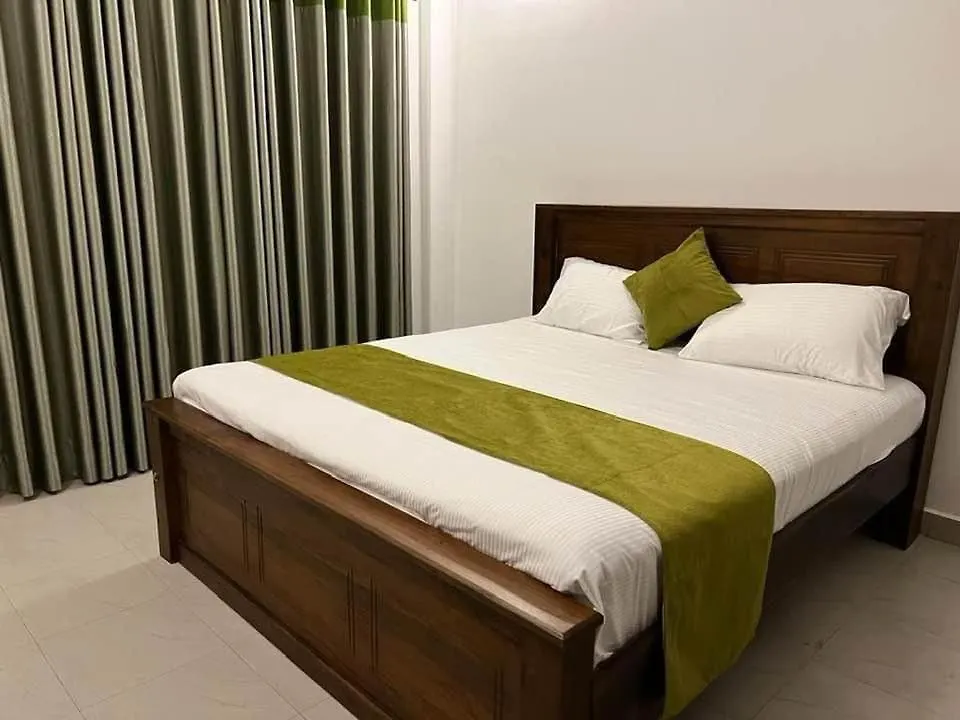 Aeonsky 7 Negombo Browns Beach Apartment 0*,