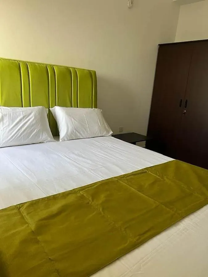 Aeonsky 7 Negombo Browns Beach Apartment