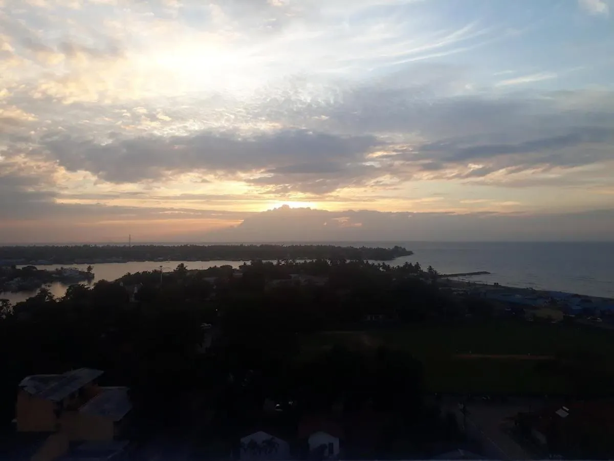 Aeonsky 7 Negombo Browns Beach Apartment